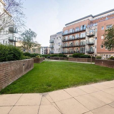 Ocean - 2 Bed Flat Sleeps 6 With Gym Access Apartman Southampton Kültér fotó