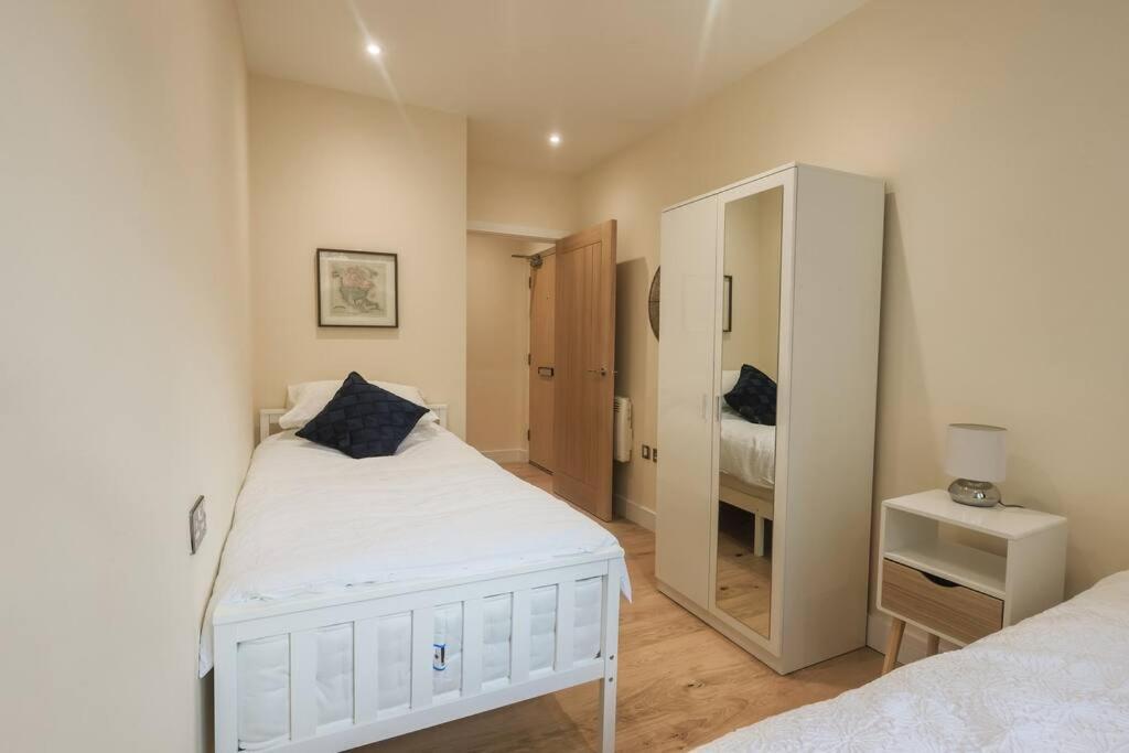 Ocean - 2 Bed Flat Sleeps 6 With Gym Access Apartman Southampton Kültér fotó