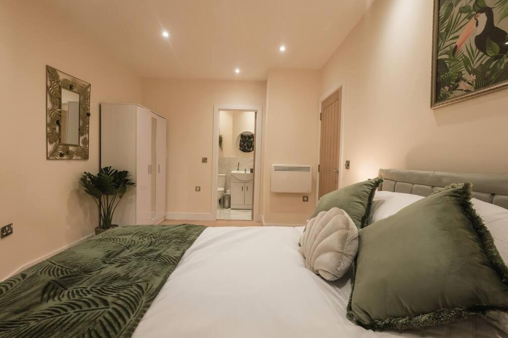 Ocean - 2 Bed Flat Sleeps 6 With Gym Access Apartman Southampton Kültér fotó