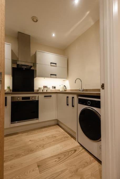 Ocean - 2 Bed Flat Sleeps 6 With Gym Access Apartman Southampton Kültér fotó