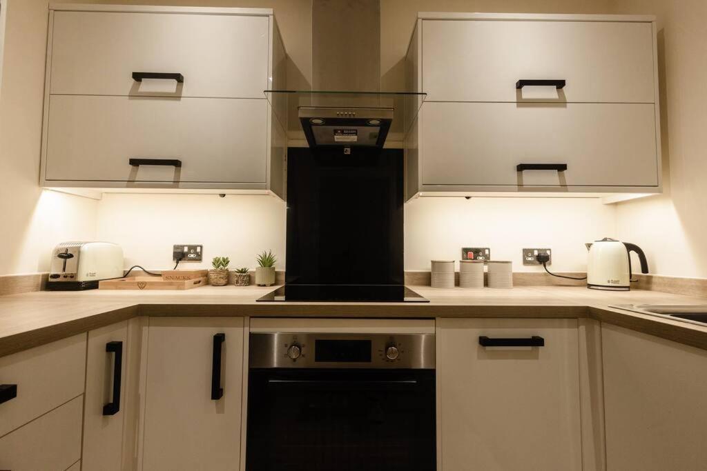 Ocean - 2 Bed Flat Sleeps 6 With Gym Access Apartman Southampton Kültér fotó