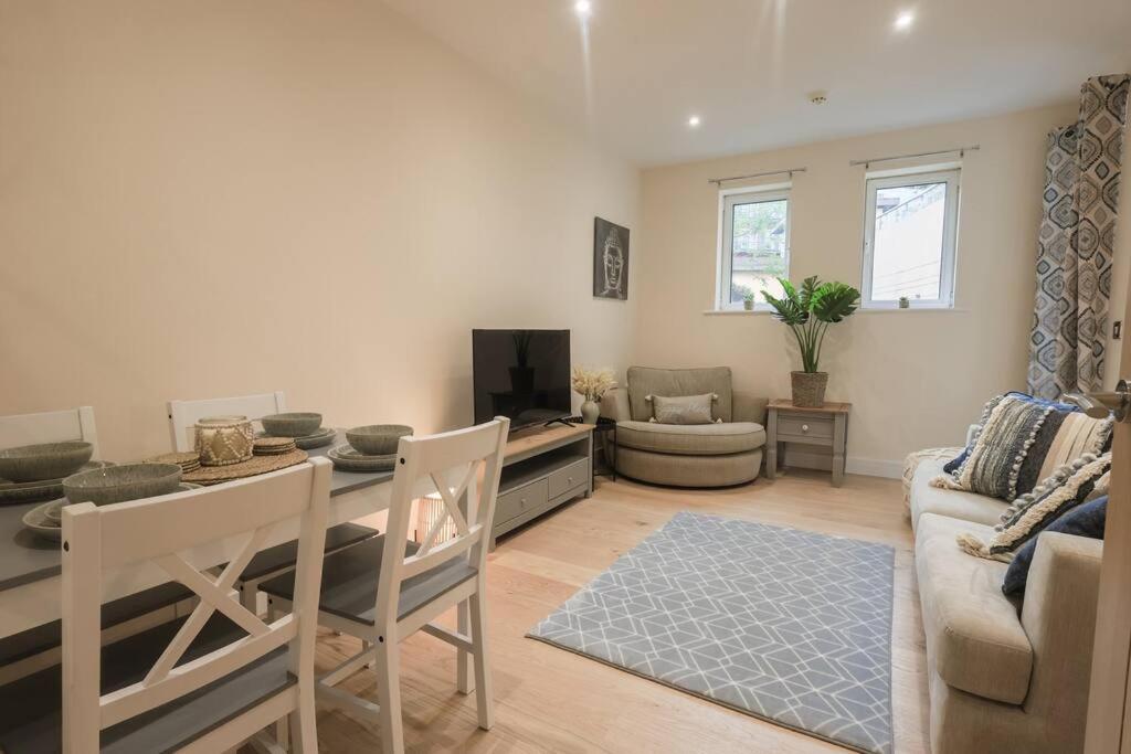 Ocean - 2 Bed Flat Sleeps 6 With Gym Access Apartman Southampton Kültér fotó